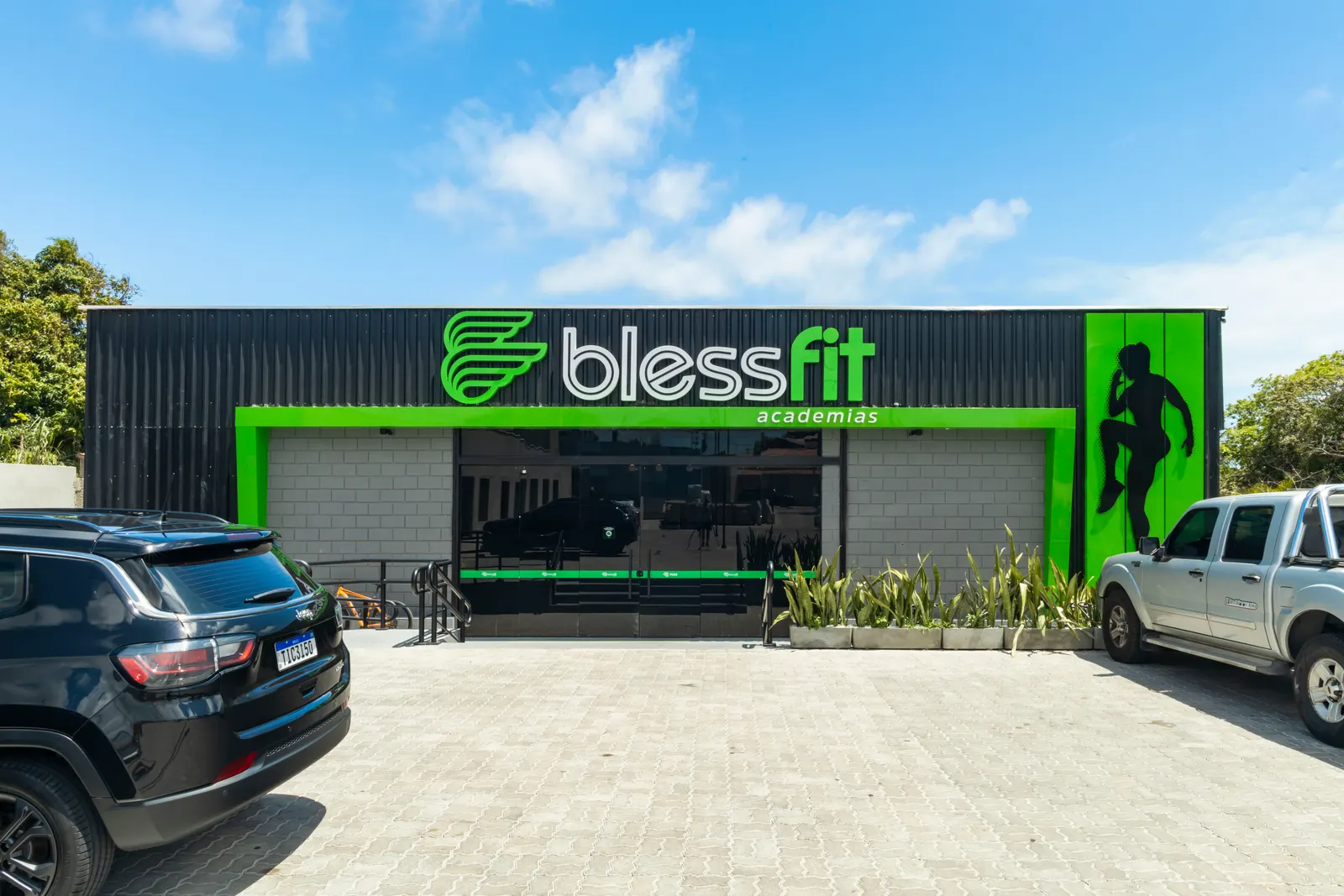 Blessfit Academias — fachada completa ACM e letra caixa Arte Final Brasil