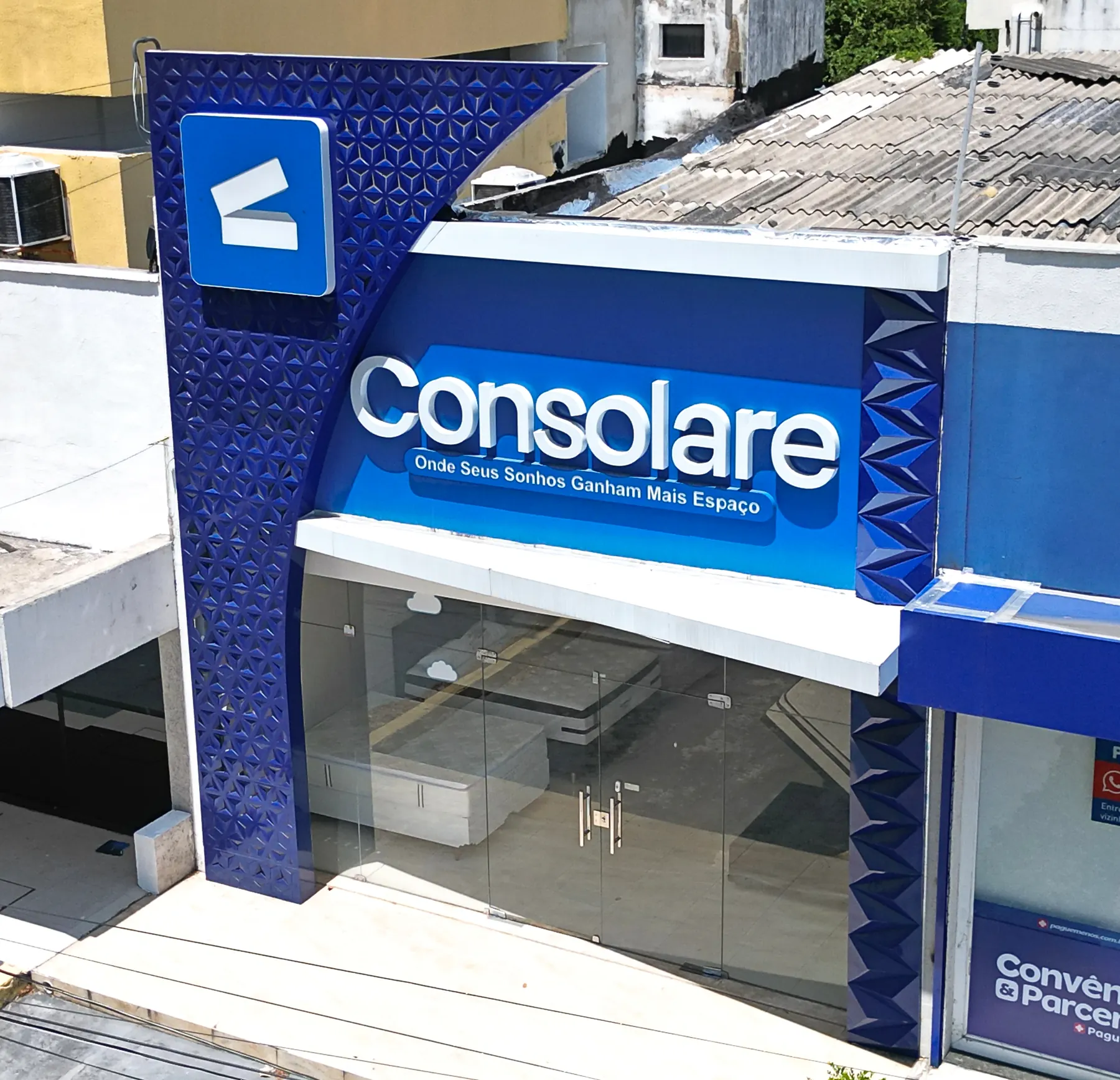 Fachada premium em ACM vazado com marquise 3D e letra iluminada — Arte Final Brasil, Fortaleza CE